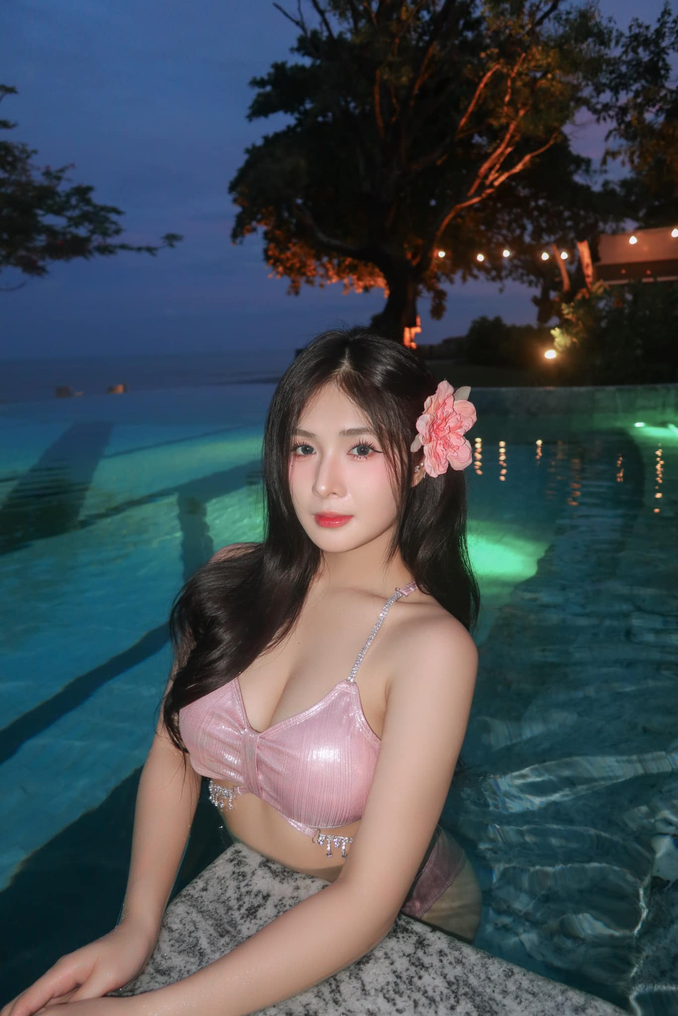 Fanpage X bị chỉ trích kịch liệt vì "mượn" hình anh sexy của Quỳnh Alee