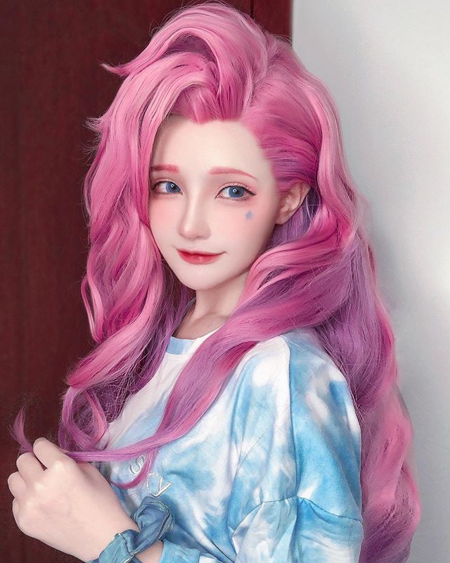 Nữ game thủ "đốn tim" fan nam nhờ màn cosplay Seraphine cực cuốn- Ảnh 5.