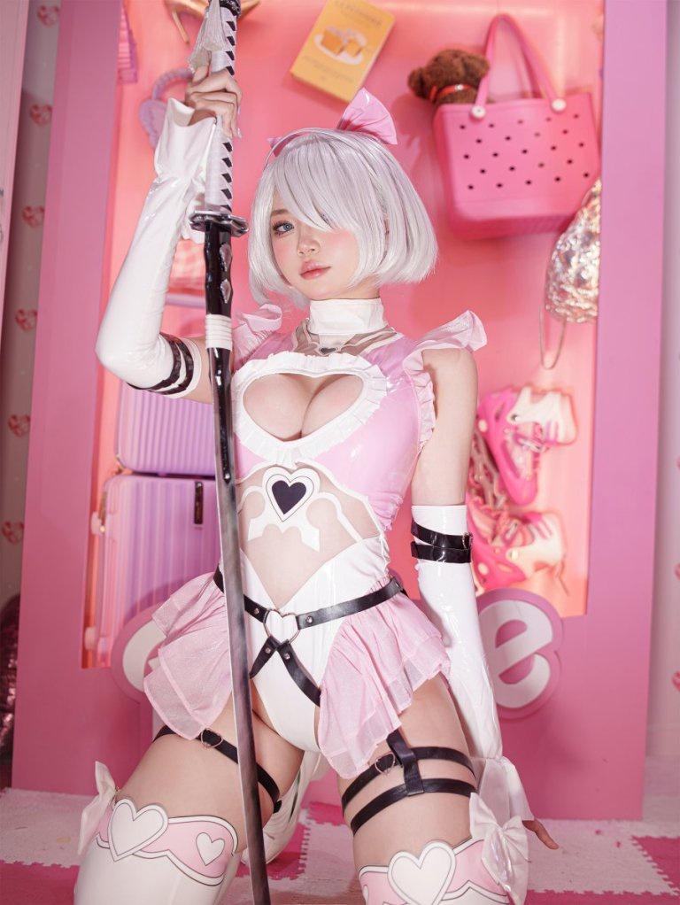 Cosplay 2B phiên bản