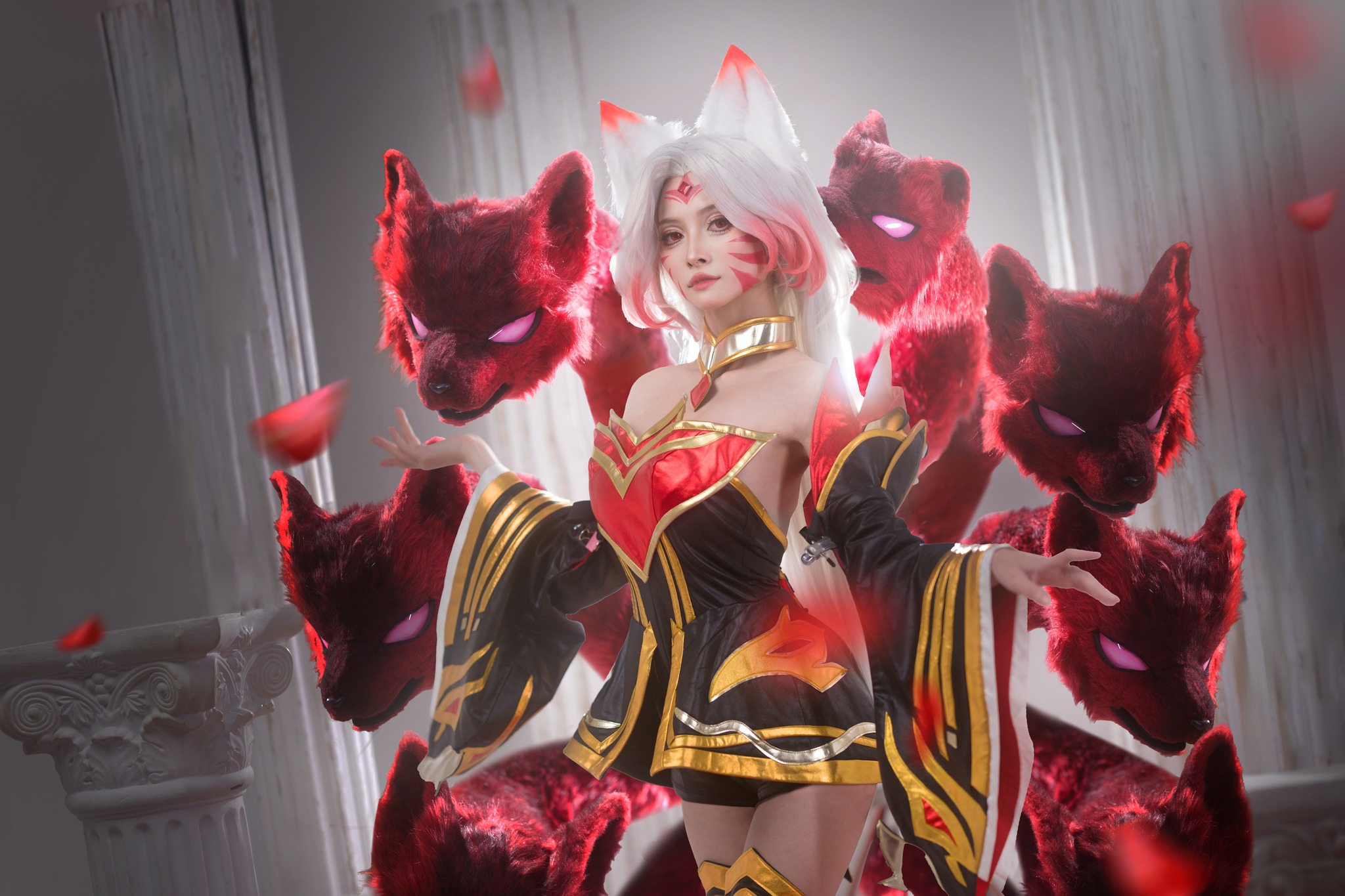 Dàn gái xinh khiến Ahri hot trở lại, màn cosplay gây "bão like" vì quá nóng bỏng- Ảnh 3.