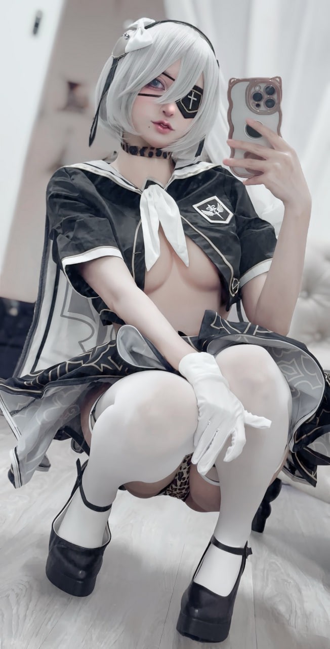 Cộng đồng dậy sóng với loạt ảnh cosplay 2B ‘đốt mắt’ fan vì quá nóng bỏng