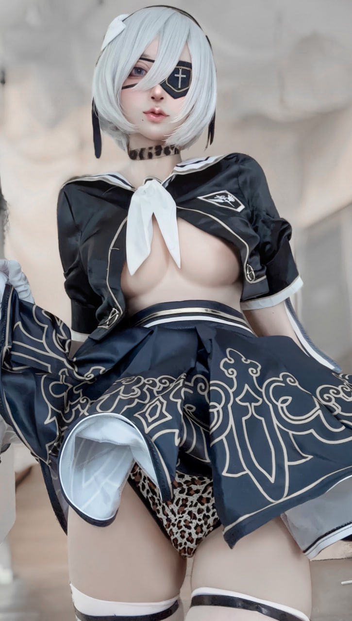 Cộng đồng dậy sóng với loạt ảnh cosplay 2B ‘đốt mắt’ fan vì quá nóng bỏng