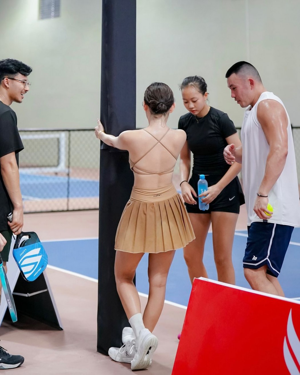 Hot girl gây tranh cãi khi khoe chơi pickleball suốt 8 tiếng mỗi ngày