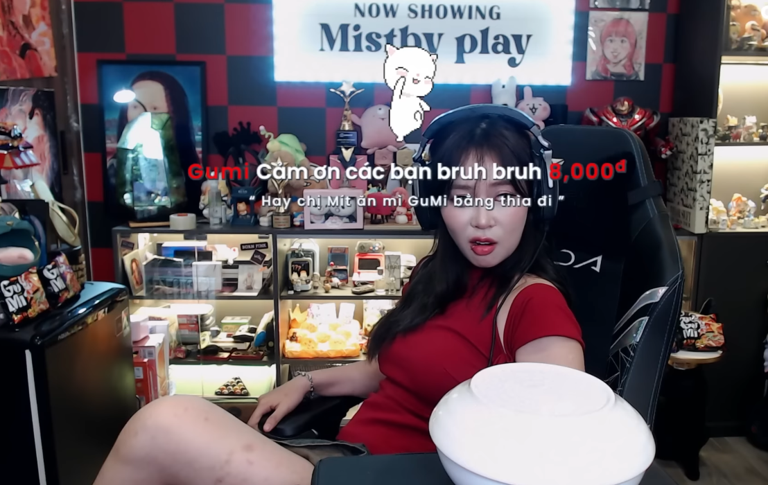 MisThy kéo váy cao nhạy cảm đến bất thường trên stream, fan nhìn mà thấy xót xa- Ảnh 3.