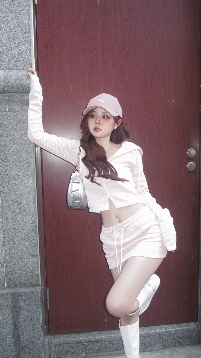 Tình cũ nam diễn viên 'Đi Giữa Trời Rực Rỡ' nhận loạt chi trích hậu chia tay