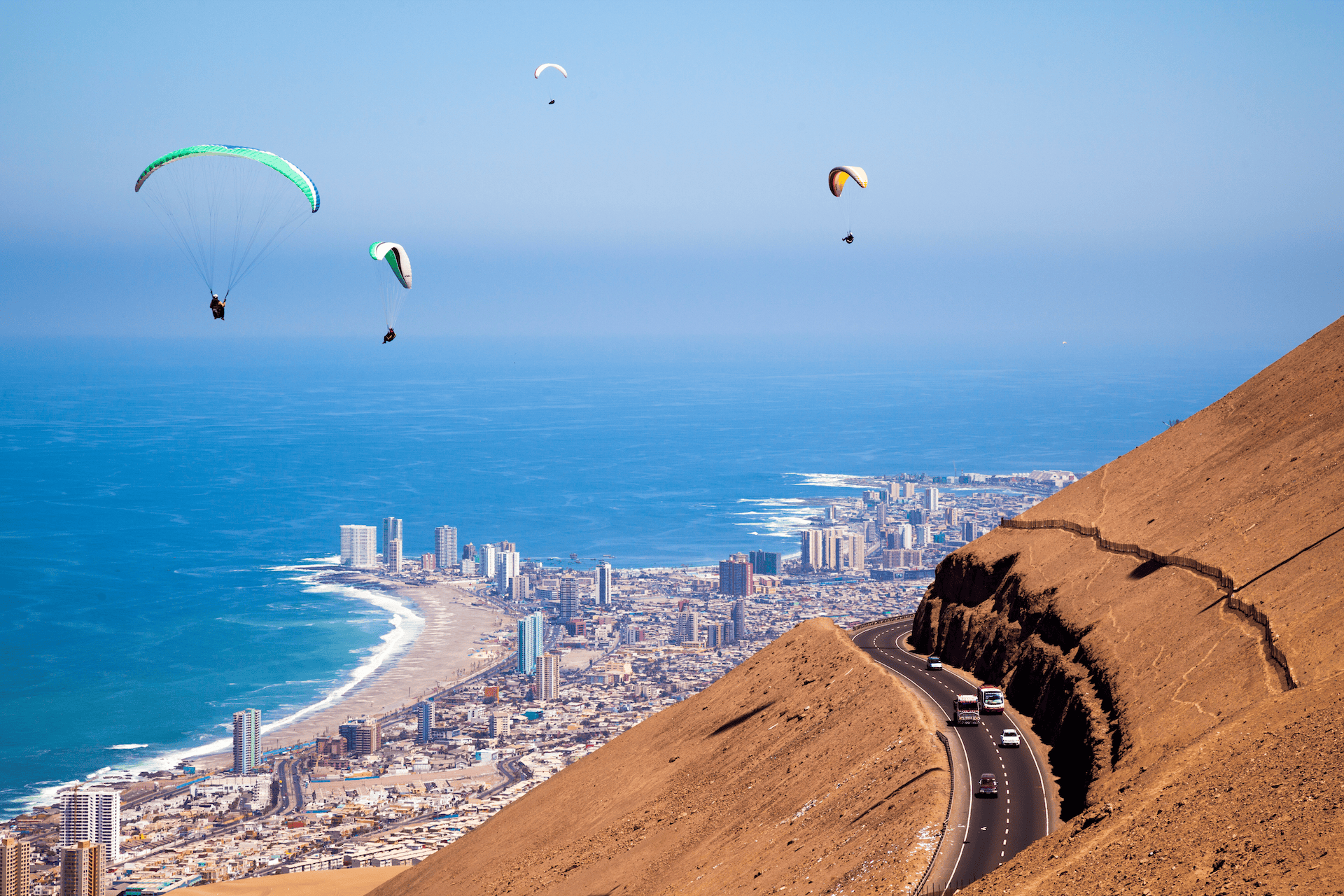 Iquique: Thành phố kỳ lạ bên bờ đại dương nhưng không hề có mưa suốt 400 năm!- Ảnh 1.