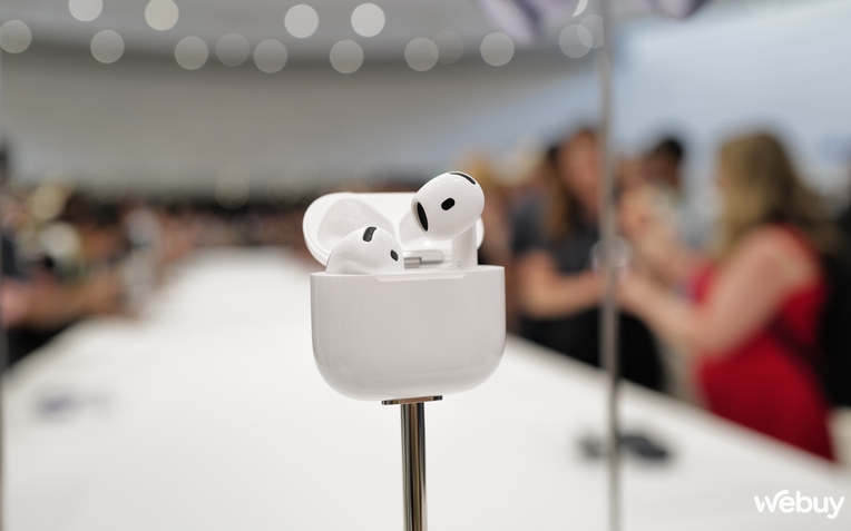 Hết cắt giảm củ sạc, Apple giờ cắt nốt cả cáp USB-C: Mua AirPods 4 giờ không có phụ kiện gì tặng kèm- Ảnh 1.