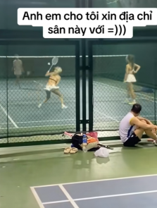 Lại là sân pickleball, xuất hiện hot girl mặc như không mặc