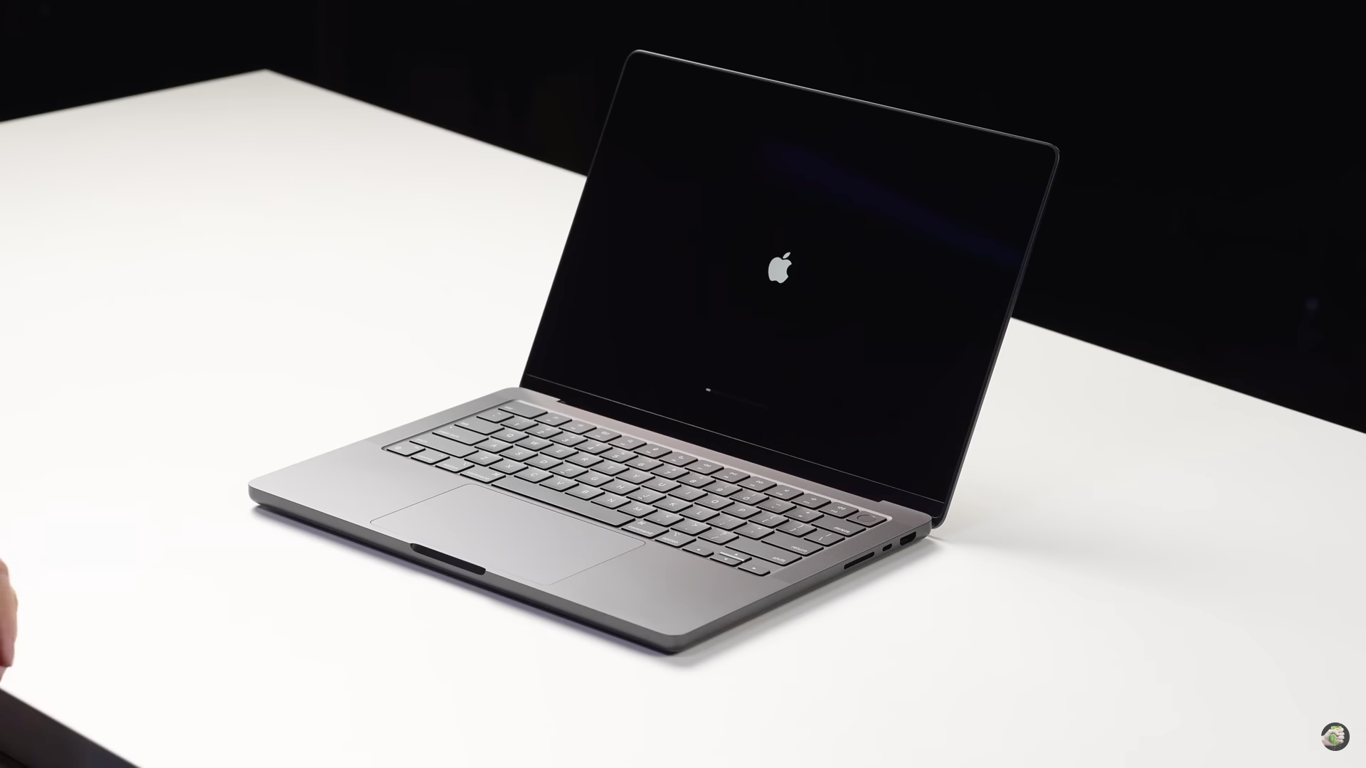 Loạt nâng cấp giá trị của MacBook Pro M4 được hé lộ qua video trên tay- Ảnh 5.