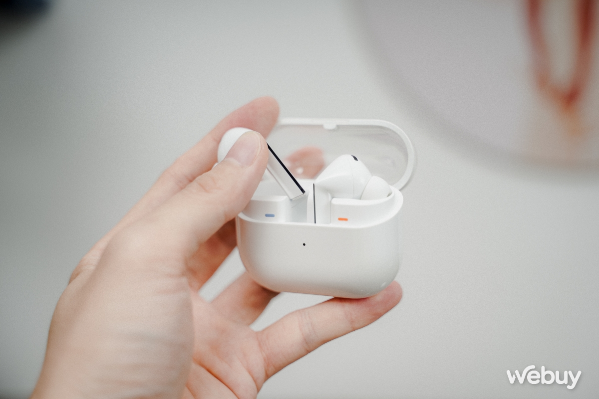 Galaxy Buds3 Pro vs AirPods Pro 2: Samsung Đổi mới hoàn toàn, nhưng đã đủ Sáng tạo để cạnh tranh với Apple?- Ảnh 11.