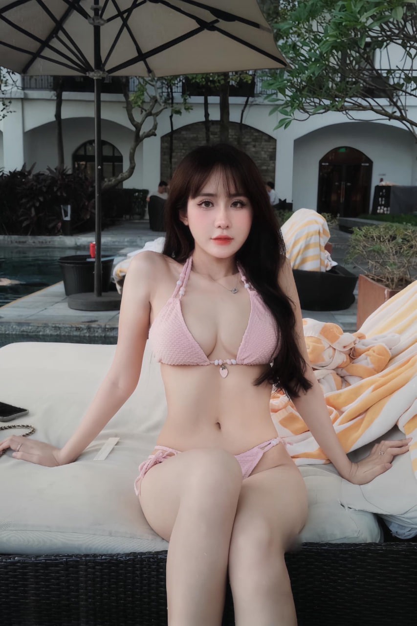 Hot girl bi a Lê Tuyết Anh khoe body gợi cảm, fan nam rần rần xin 'lụy tim'