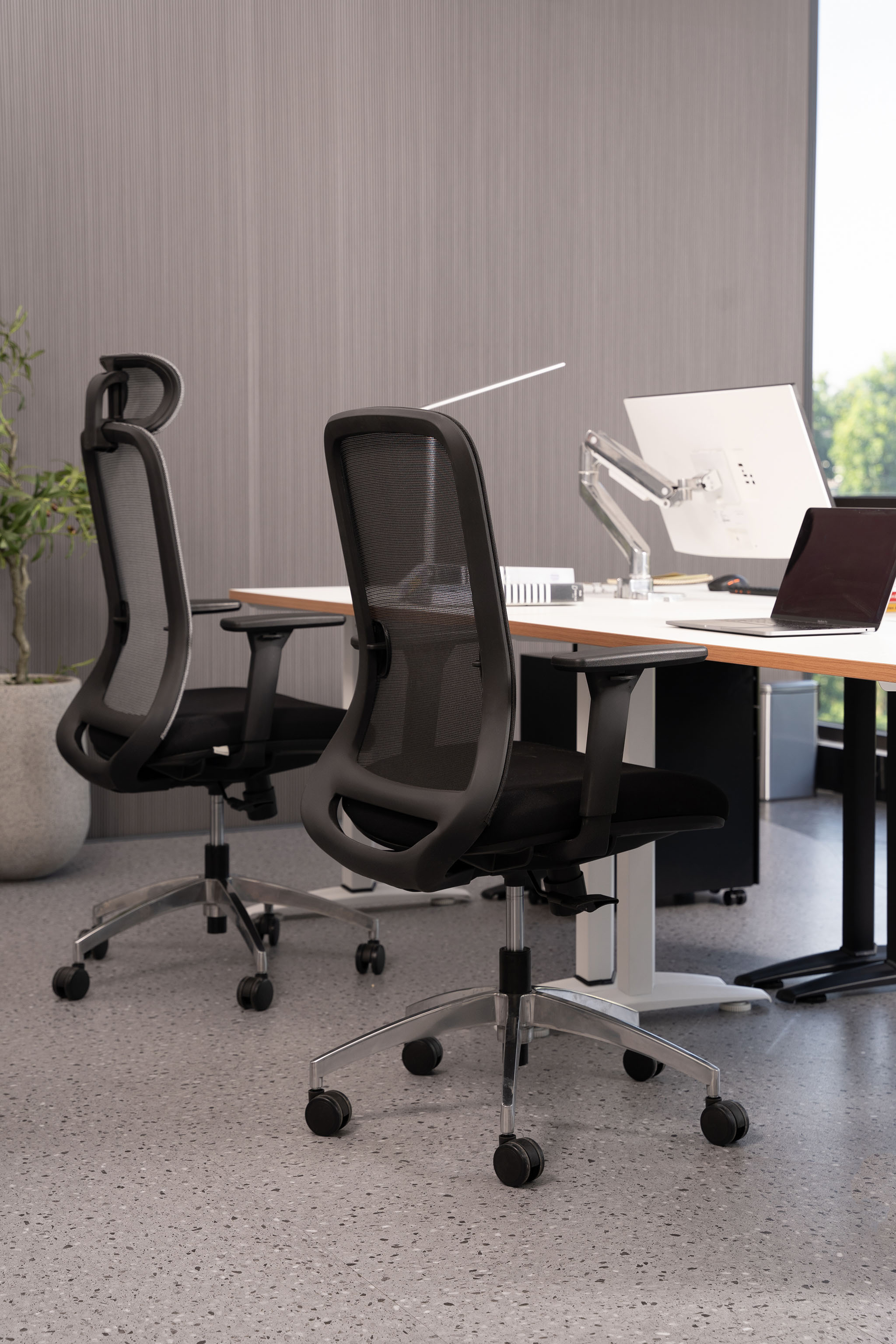 Dùng thử ghế công thái học HyperWork Cloud Chair và tủ di động Ivy Slim: Ngồi êm ái, tiết kiệm không gian, giá chỉ hơn 2 triệu đồng mà có cả ngàn ưu điểm- Ảnh 3.