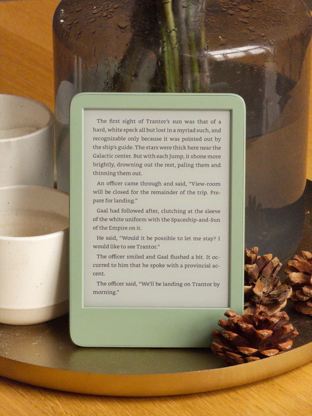 Cận cảnh chiếc Kindle màu xanh Matcha