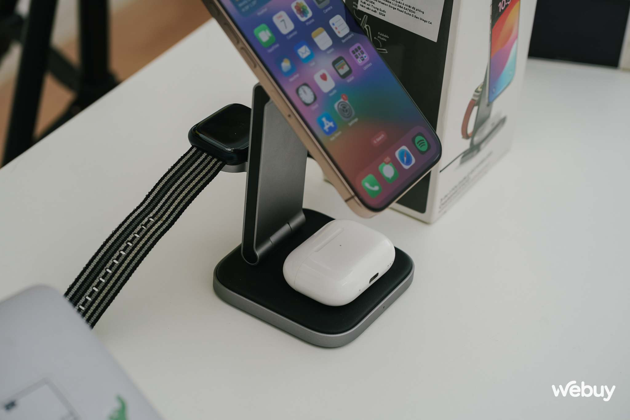 Đế sạc không dây cao cấp 3 trong 1 cho người dùng "hệ Táo": Sạc đồng thời iPhone, AirPods, Apple Watch, tặng kèm cả củ và dây sạc, giá 3,49 triệu đồng- Ảnh 5.