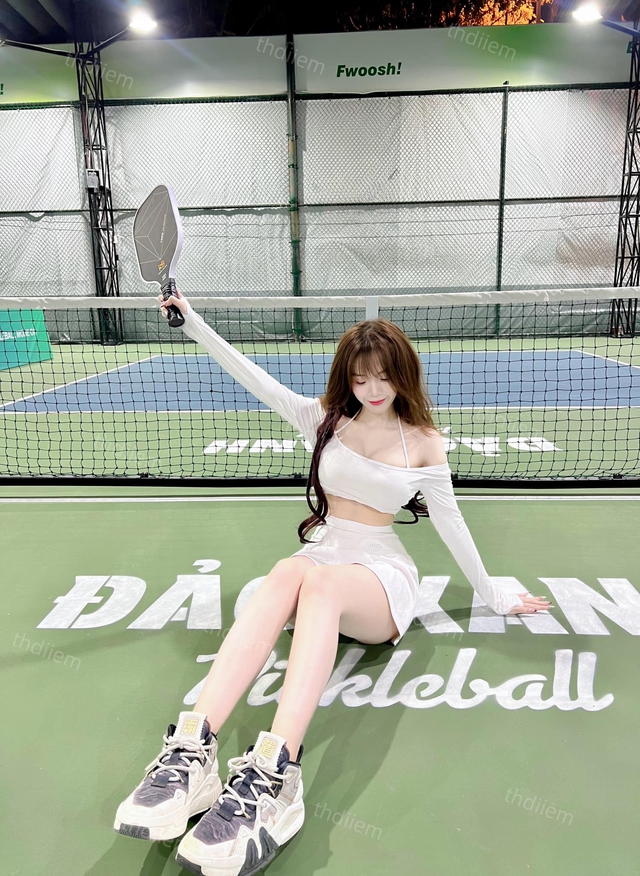 Hot girl Pickleball sở hữu vòng eo siêu thực, fan nam khẳng định "top 1" trend váy băng keo- Ảnh 5.