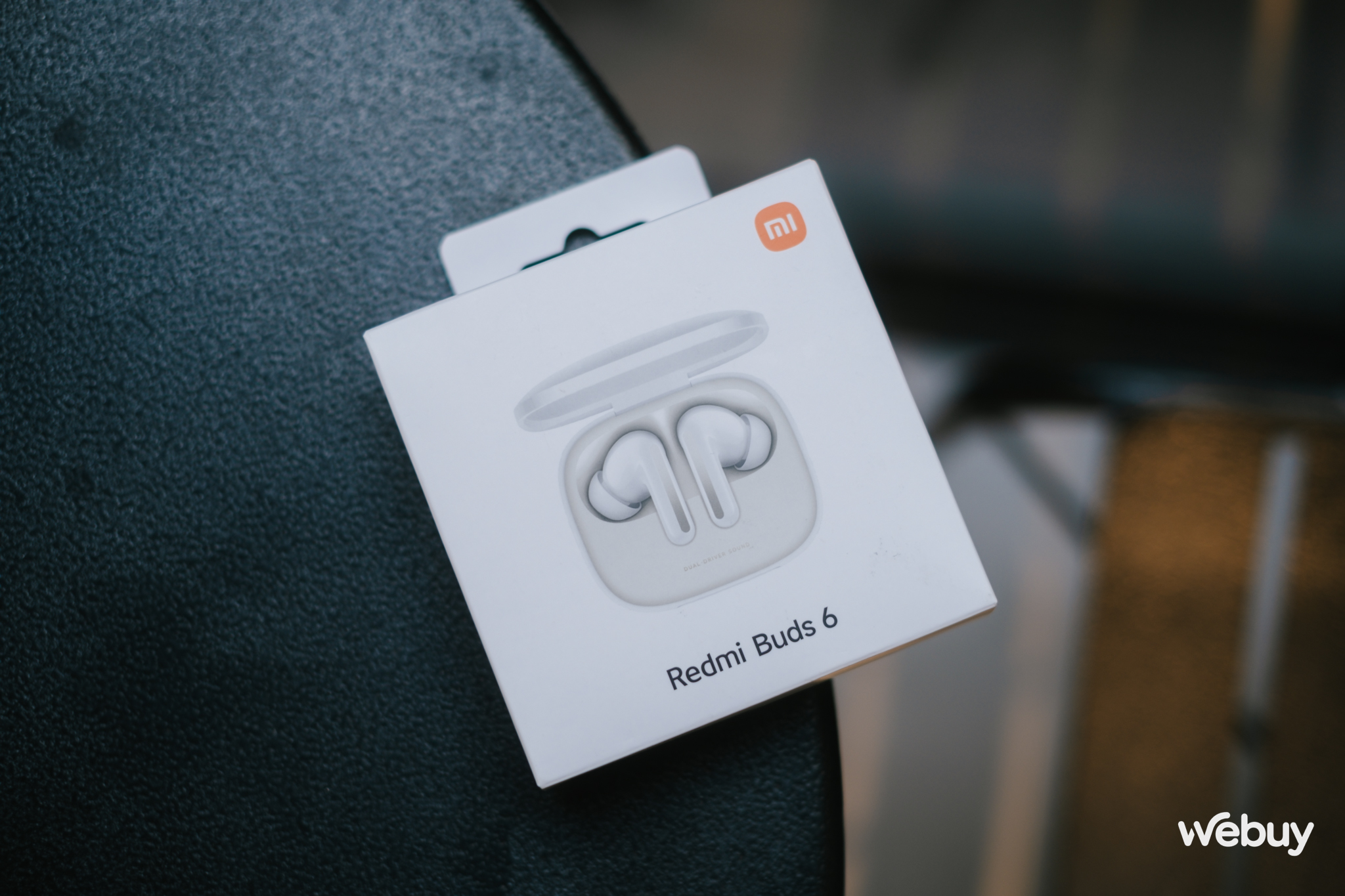 Trải nghiệm tai nghe không dây giá rẻ của Xiaomi: Thiết kế in-ear có chống ồn chủ động, chất âm khá, pin tới 42 giờ- Ảnh 1.