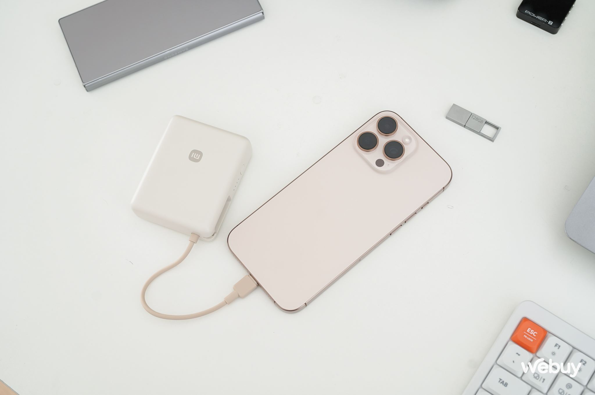 Xiaomi ra mắt bộ đôi pin dự phòng 10.000mAh: Thiết kế gọn nhẹ, công suất lên tới 165W, tích hợp sẵn cả cáp USB-C, giá từ 790.000 đồng- Ảnh 1.