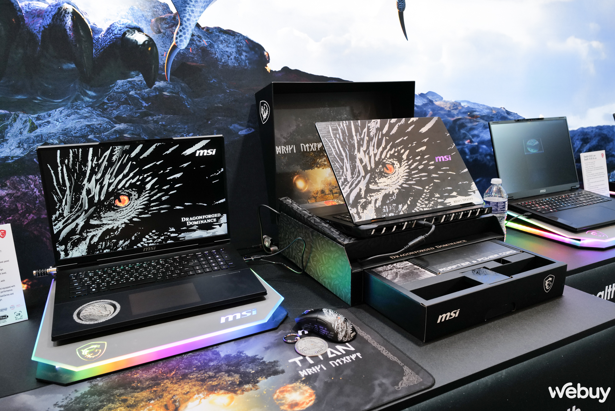 Cận cảnh “Rồng Bắc Âu” MSI Titan 18 HX Dragon Edition: Siêu laptop mạnh mẽ với Intel Core Ultra 9 285HX, Nvidia RTX 5090 và thiết kế “ngầu vô đối”- Ảnh 1.