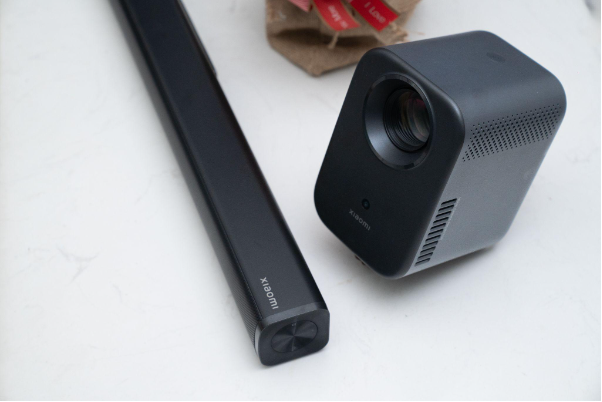 Giải trí cuối năm cùng cặp đôi Xiaomi Soundbar 2.0ch và Xiaomi Smart Projector L1- Ảnh 1.