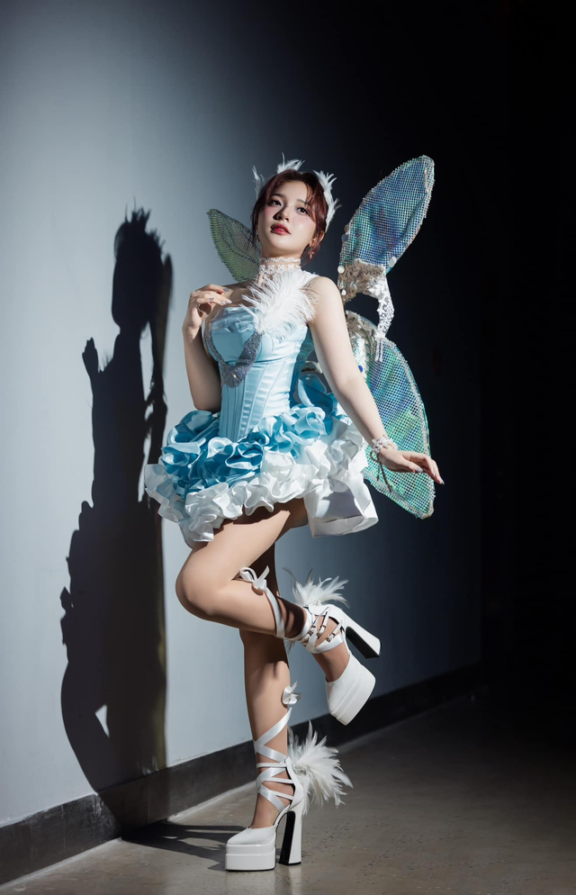 Cosplay Krixi gợi cảm, MC Phương Thảo khiến fan nam ngẩn ngơ- Ảnh 4.