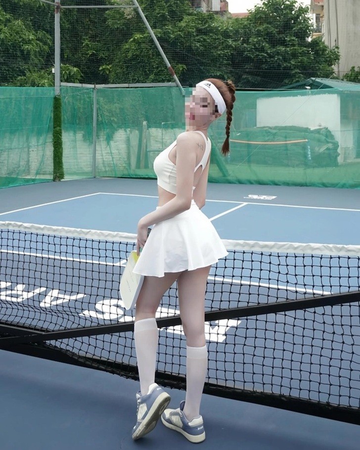 Hot girl diện đồ mát mẻ chơi Pickleball: