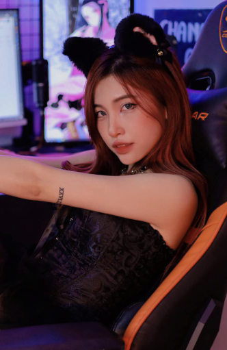 Nữ streamer tung loạt ảnh siêu gợi cảm trong ngày "comeback"- Ảnh 6.