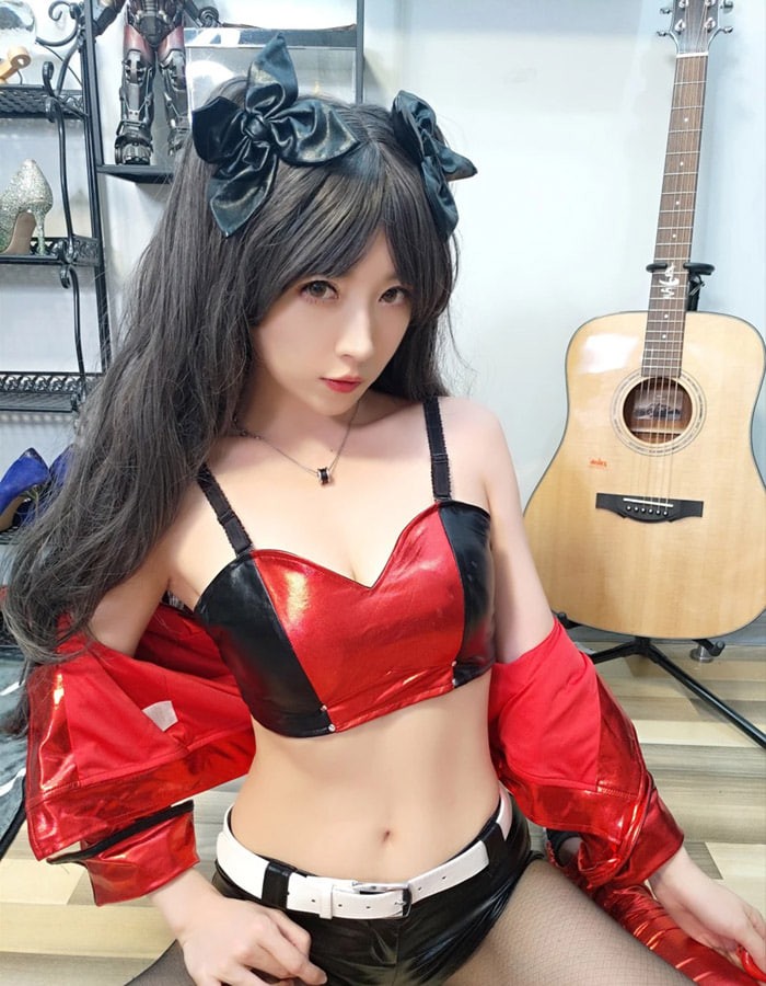 Tohsaka Rin quyến rũ ngây ngất với màn cosplay mới đầy mê hoặc