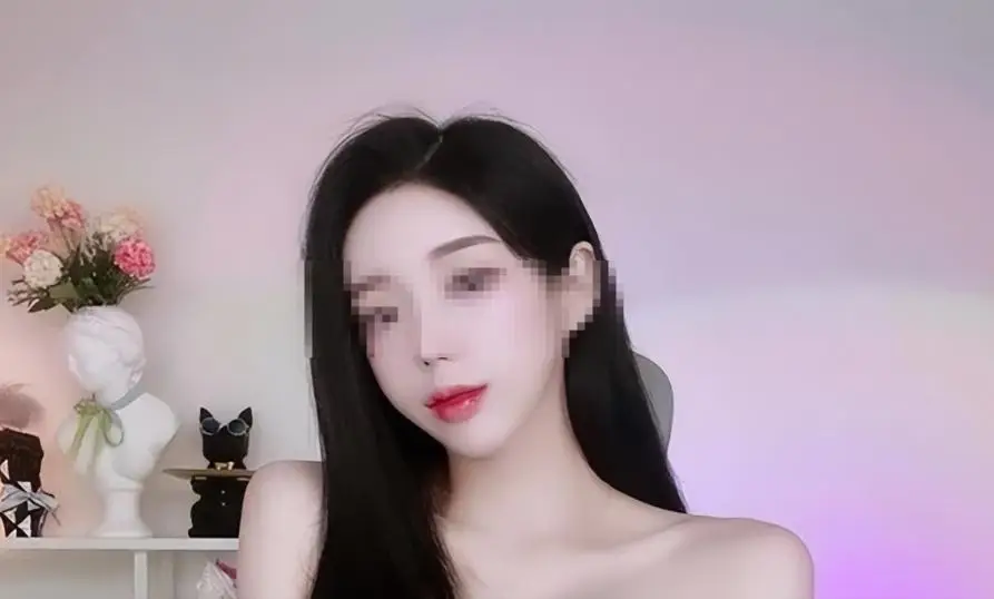 "Block" bạn trai, nữ streamer bị tung ảnh trong "khách sạn", phải khóa tài khoản- Ảnh 1.
