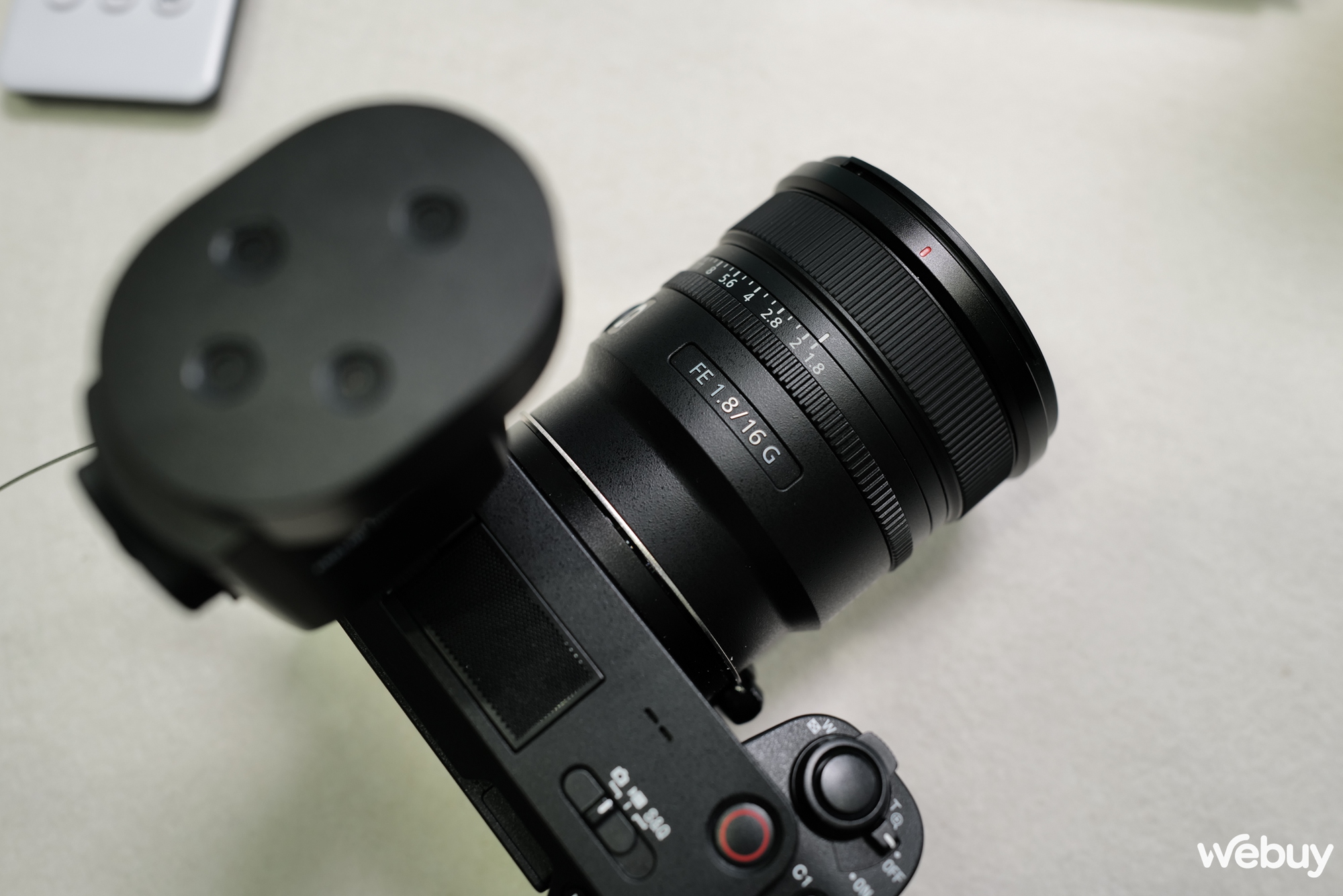 Trên tay ống kính Sony 16mm f/1.8 G: Bất ngờ với kích thước nhỏ và trọng lượng nhẹ- Ảnh 9.