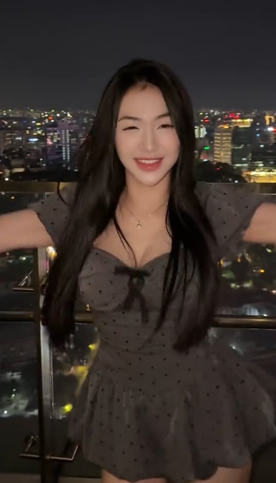 Trần Hà Linh hút triệu view với clip mới, anh em game thủ bị cuốn theo từng điệu "nhún nhảy"- Ảnh 5.