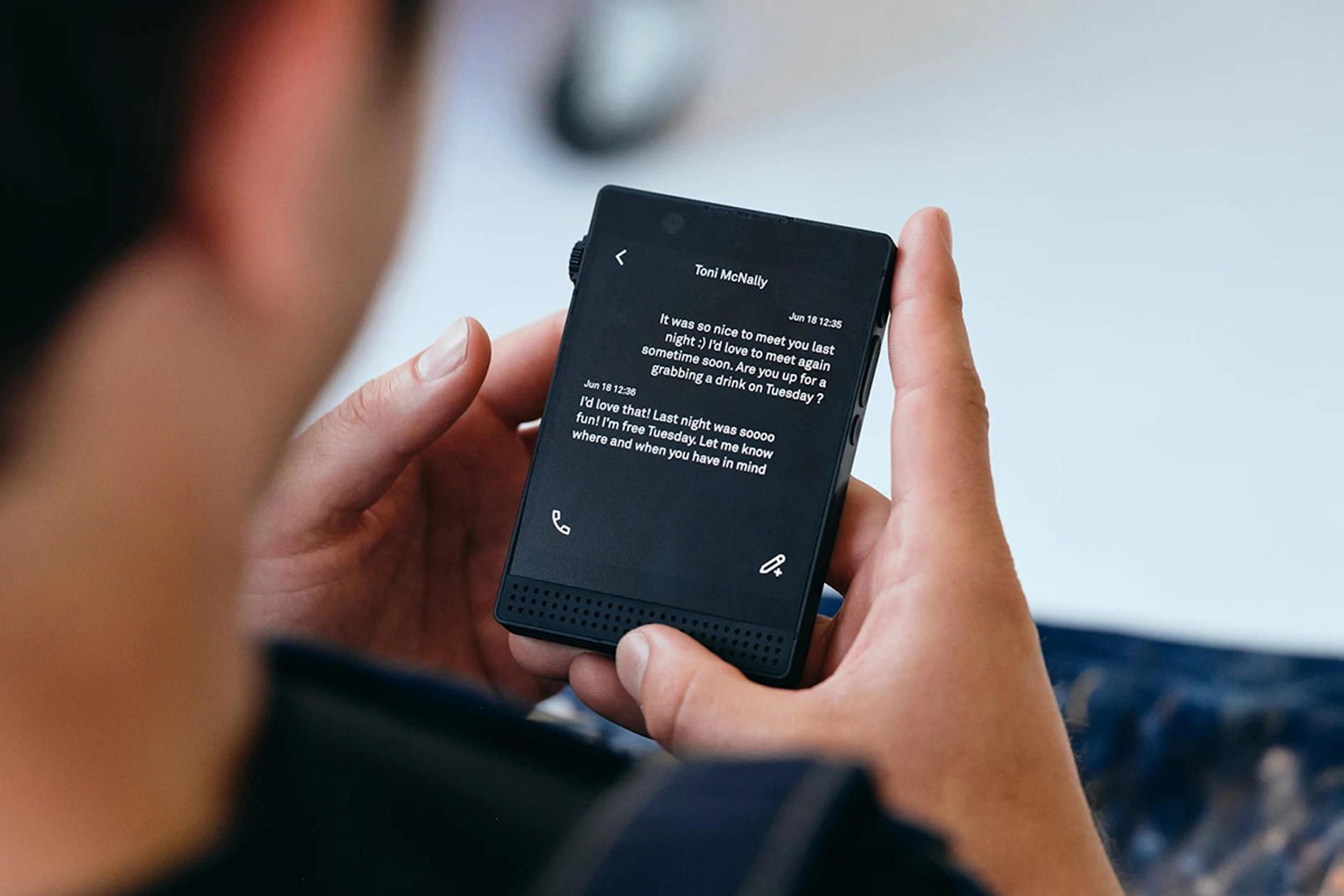 Mẫu 'máy đọc sách' này còn nhỏ gọn và đẹp hơn Kindle Basic, Boox Go 6- Ảnh 1.