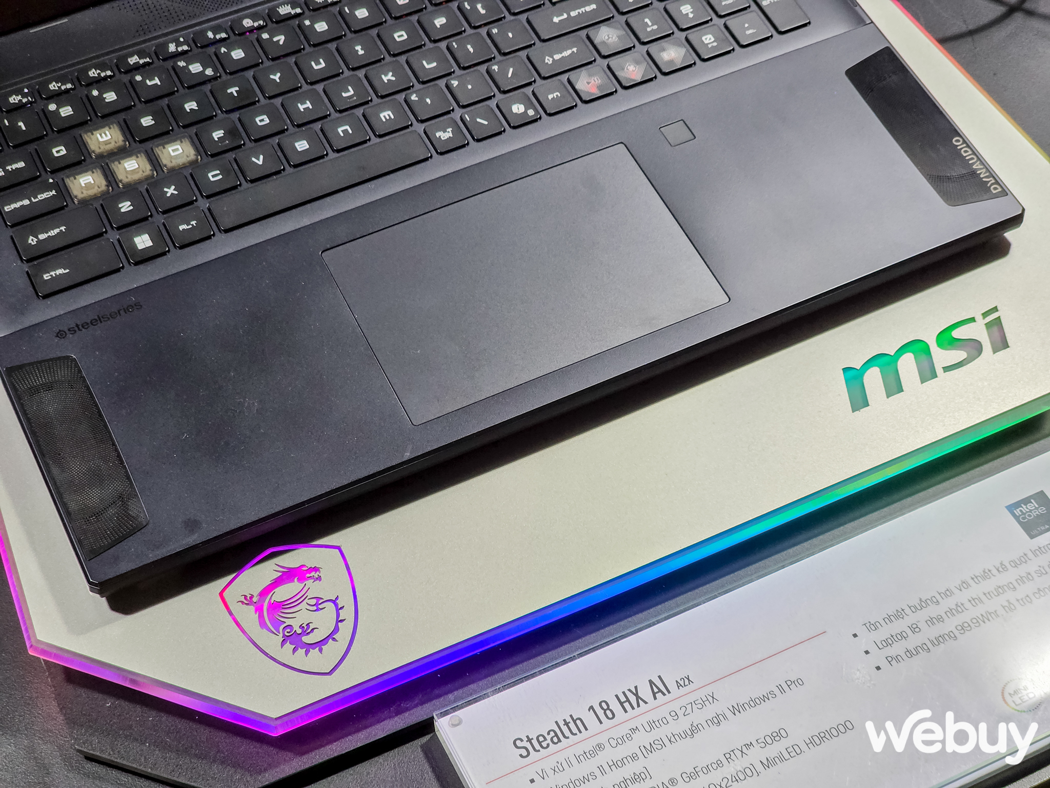 Cận cảnh chiếc laptop của MSI khiến bao “dân chơi” khóc thét khi nghe giá- Ảnh 34.
