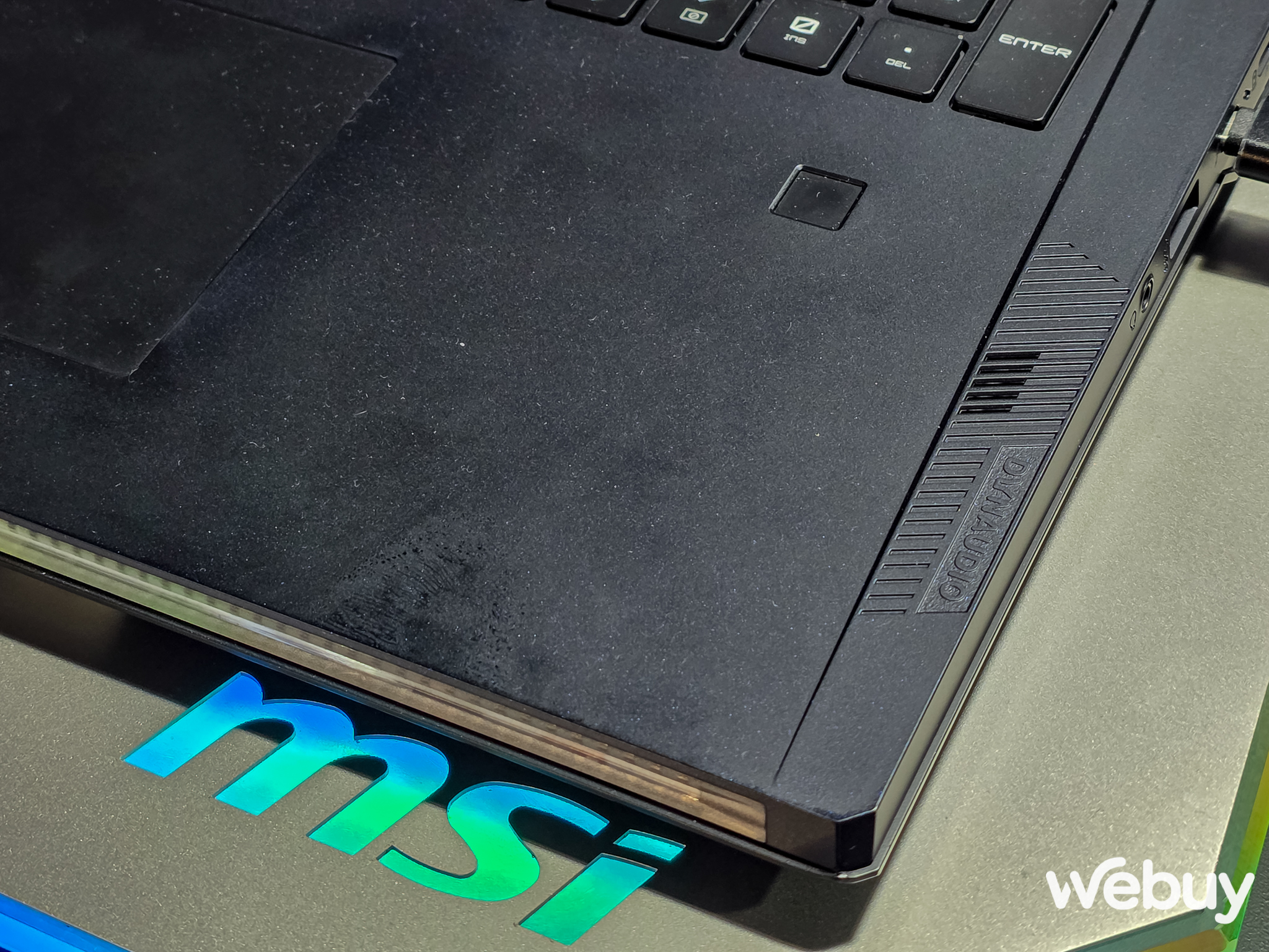 Cận cảnh chiếc laptop của MSI khiến bao “dân chơi” khóc thét khi nghe giá- Ảnh 31.