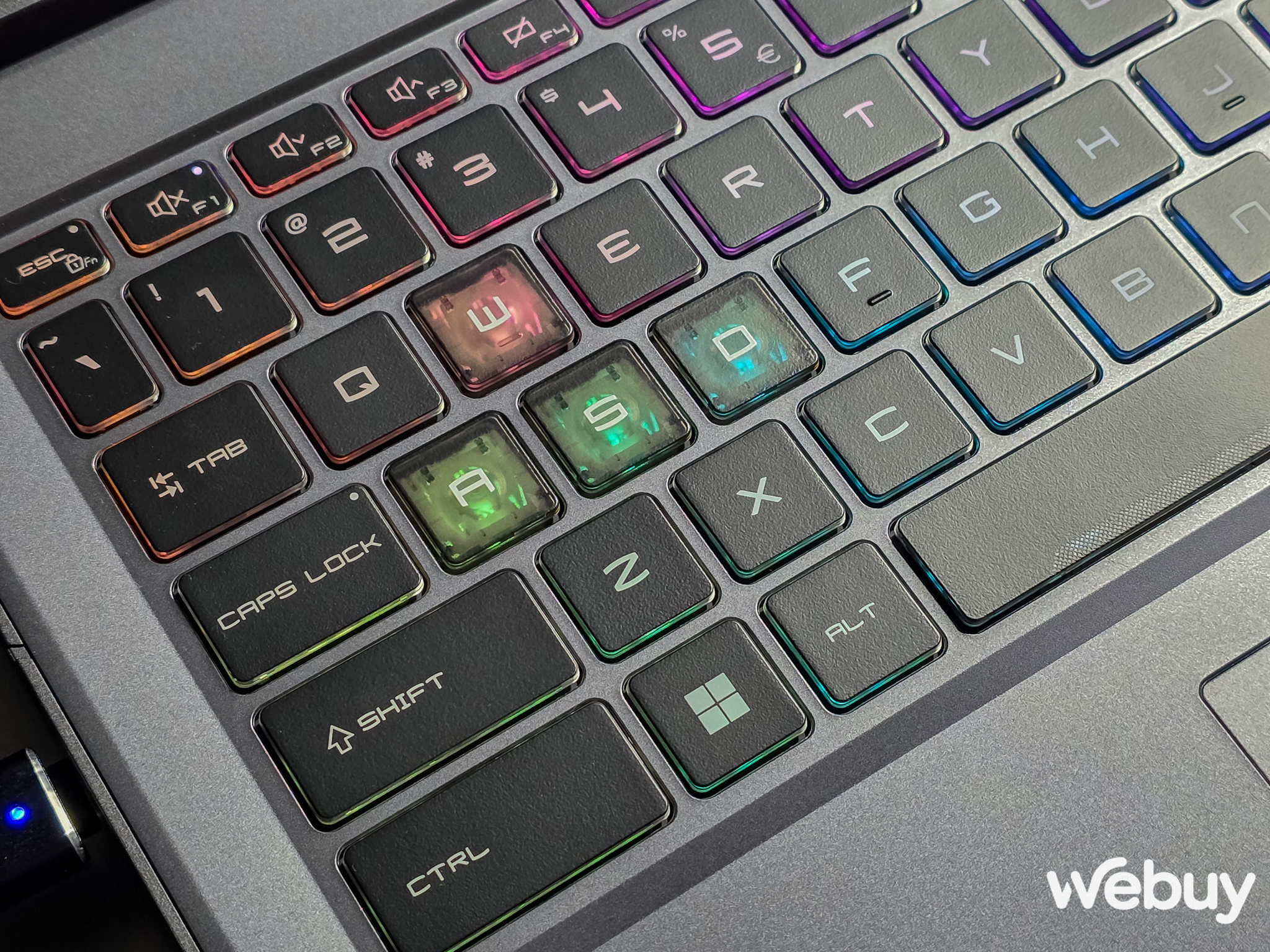 Cận cảnh chiếc laptop của MSI khiến bao “dân chơi” khóc thét khi nghe giá- Ảnh 38.