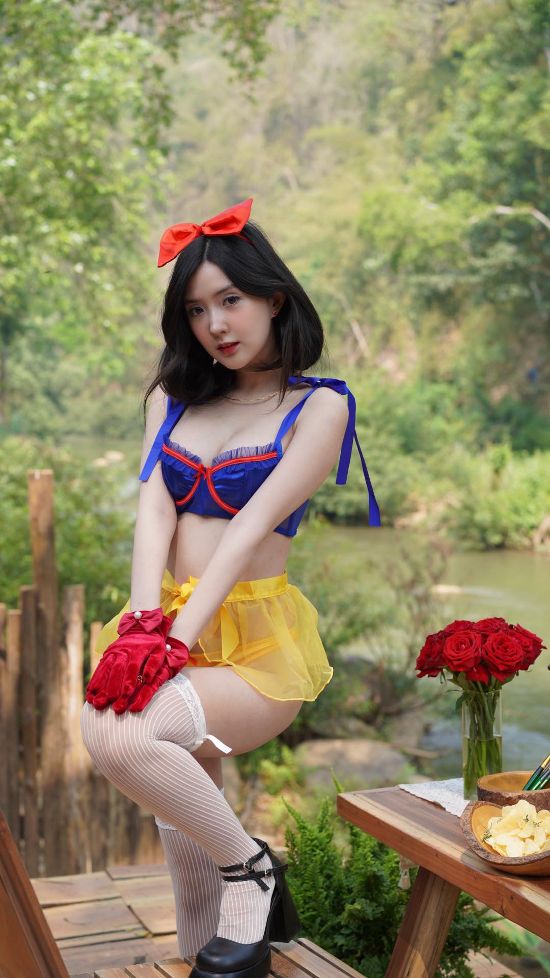 Màn cosplay Bạch Tuyết gợi cảm, khiến gần 80.000 tài khoản si mê- Ảnh 4.