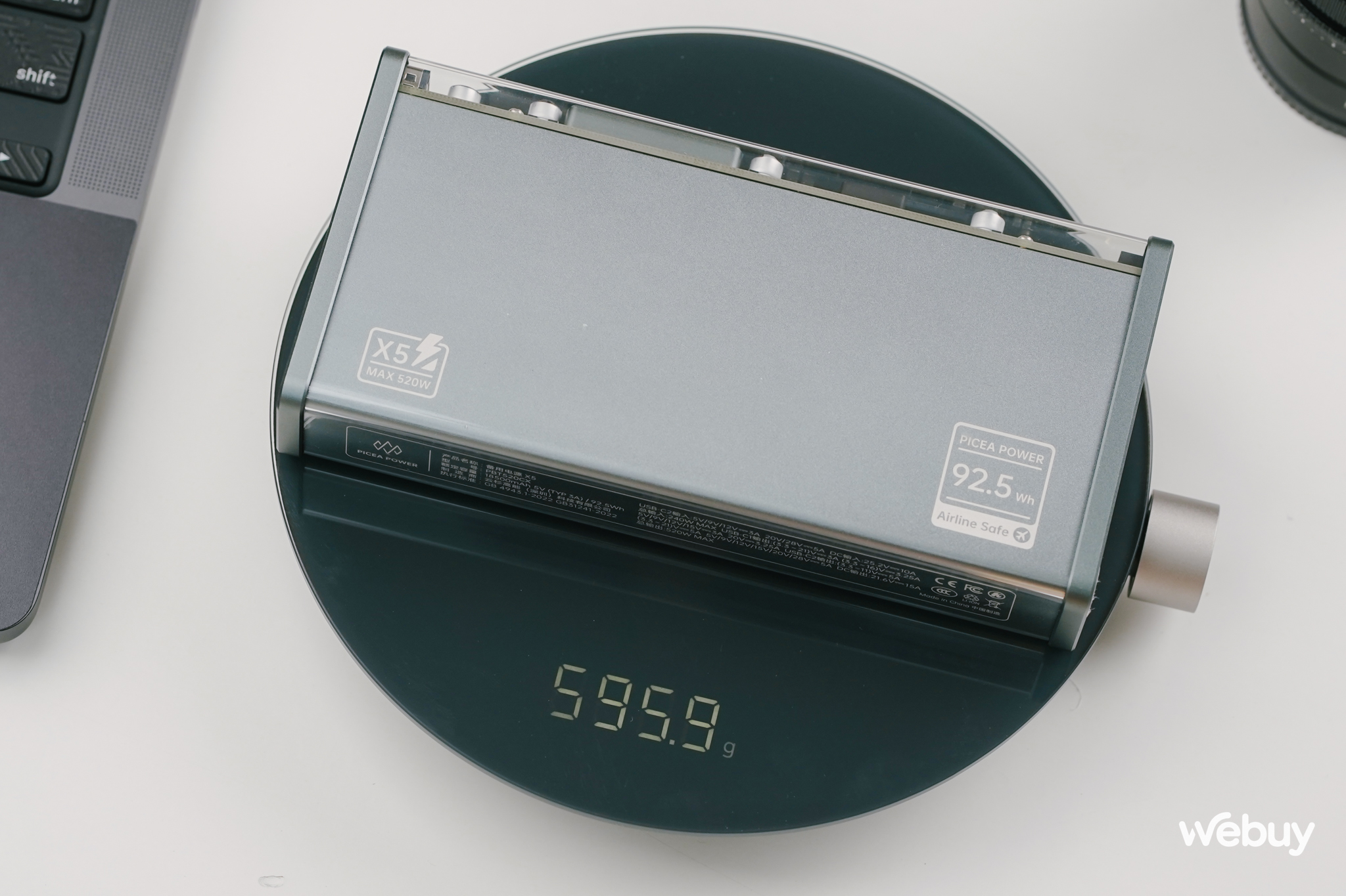 Đây pin dự phòng 27.000mAh công suất... 520W:
