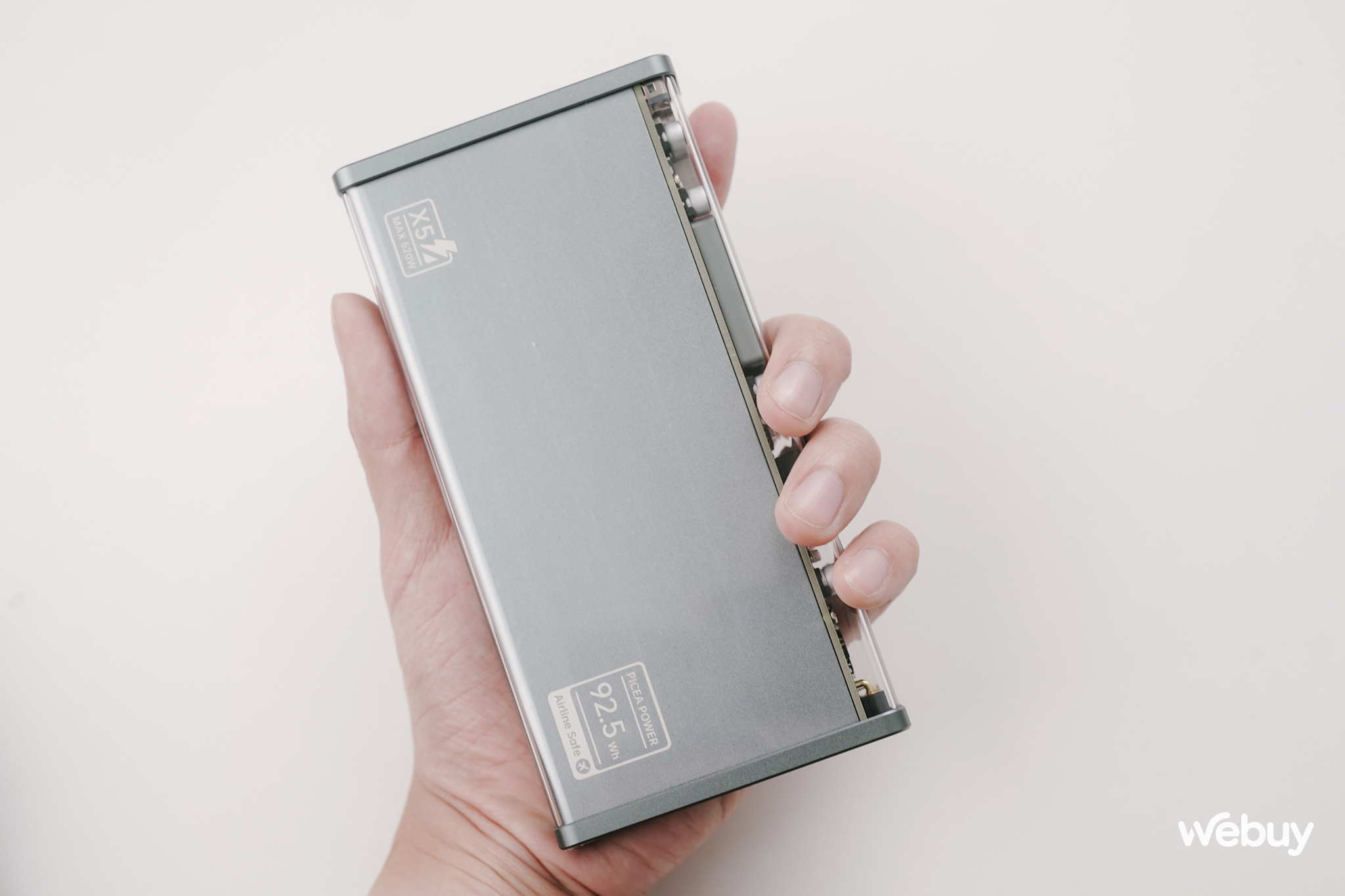 Đây pin dự phòng 27.000mAh công suất... 520W:
