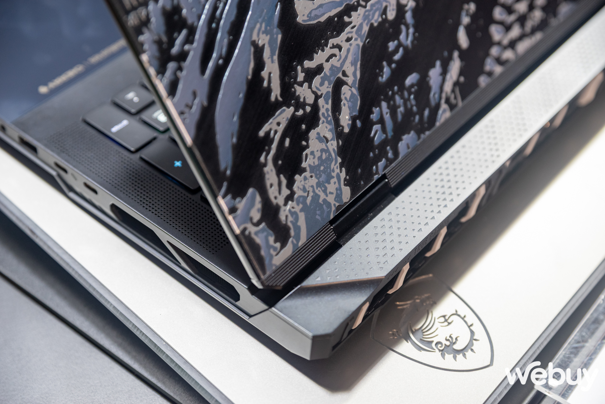 Cận cảnh chiếc laptop của MSI khiến bao “dân chơi” khóc thét khi nghe giá- Ảnh 10.
