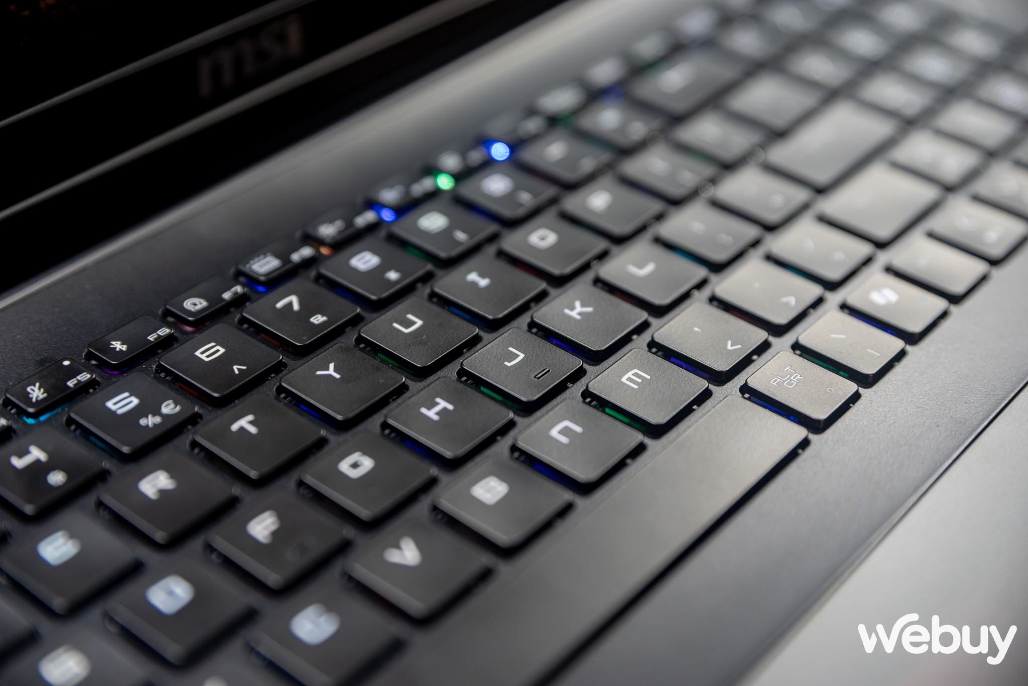 Cận cảnh chiếc laptop của MSI khiến bao “dân chơi” khóc thét khi nghe giá- Ảnh 20.