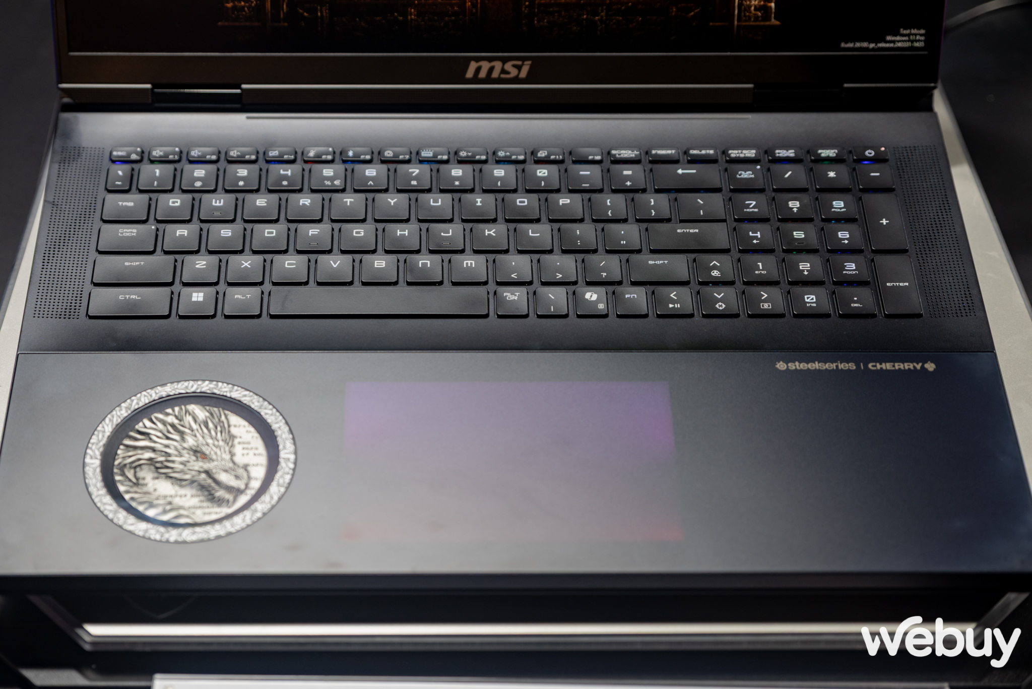 Cận cảnh chiếc laptop của MSI khiến bao “dân chơi” khóc thét khi nghe giá- Ảnh 21.