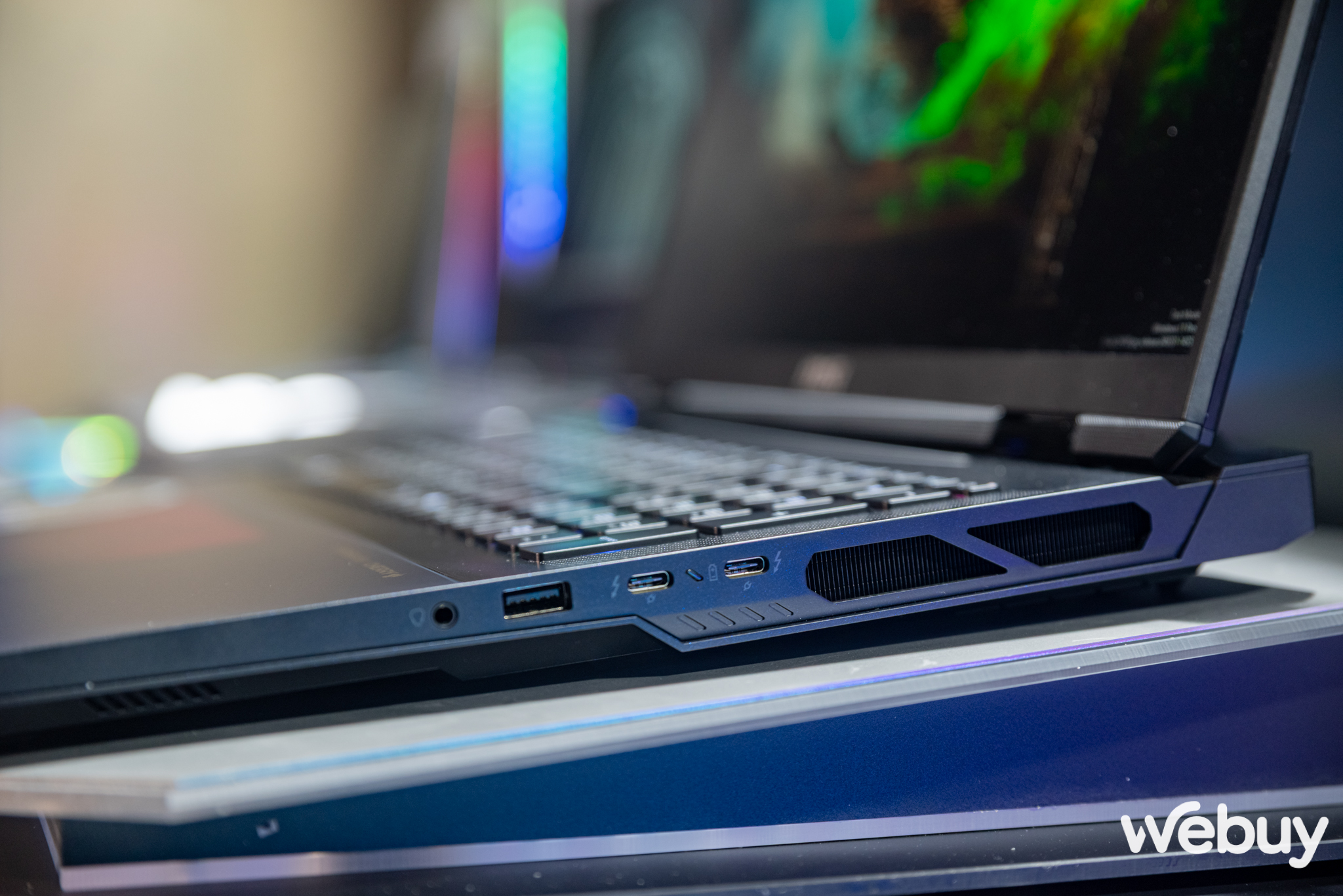 Cận cảnh chiếc laptop của MSI khiến bao “dân chơi” khóc thét khi nghe giá- Ảnh 12.