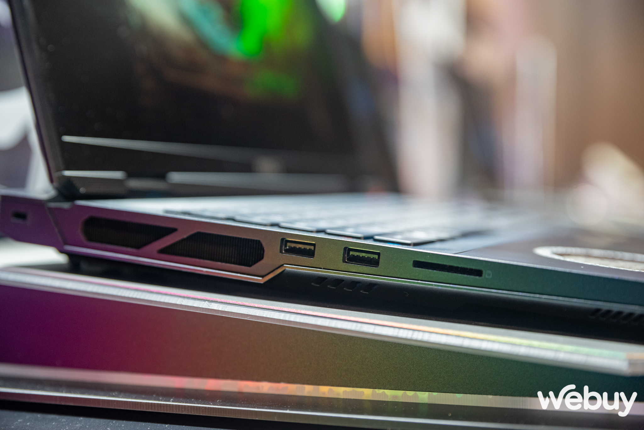 Cận cảnh chiếc laptop của MSI khiến bao “dân chơi” khóc thét khi nghe giá- Ảnh 13.
