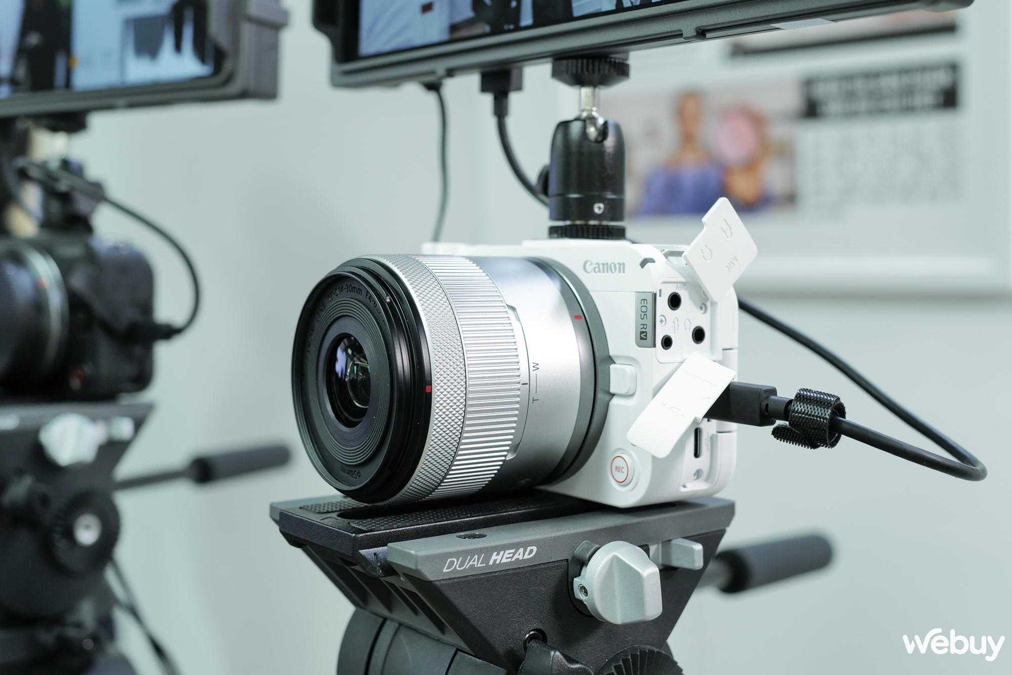Canon ra mắt EOS R50V và PowerShot V1 tại Việt Nam: Lựa chọn mới cho người dùng bán chuyên và content creator- Ảnh 1.
