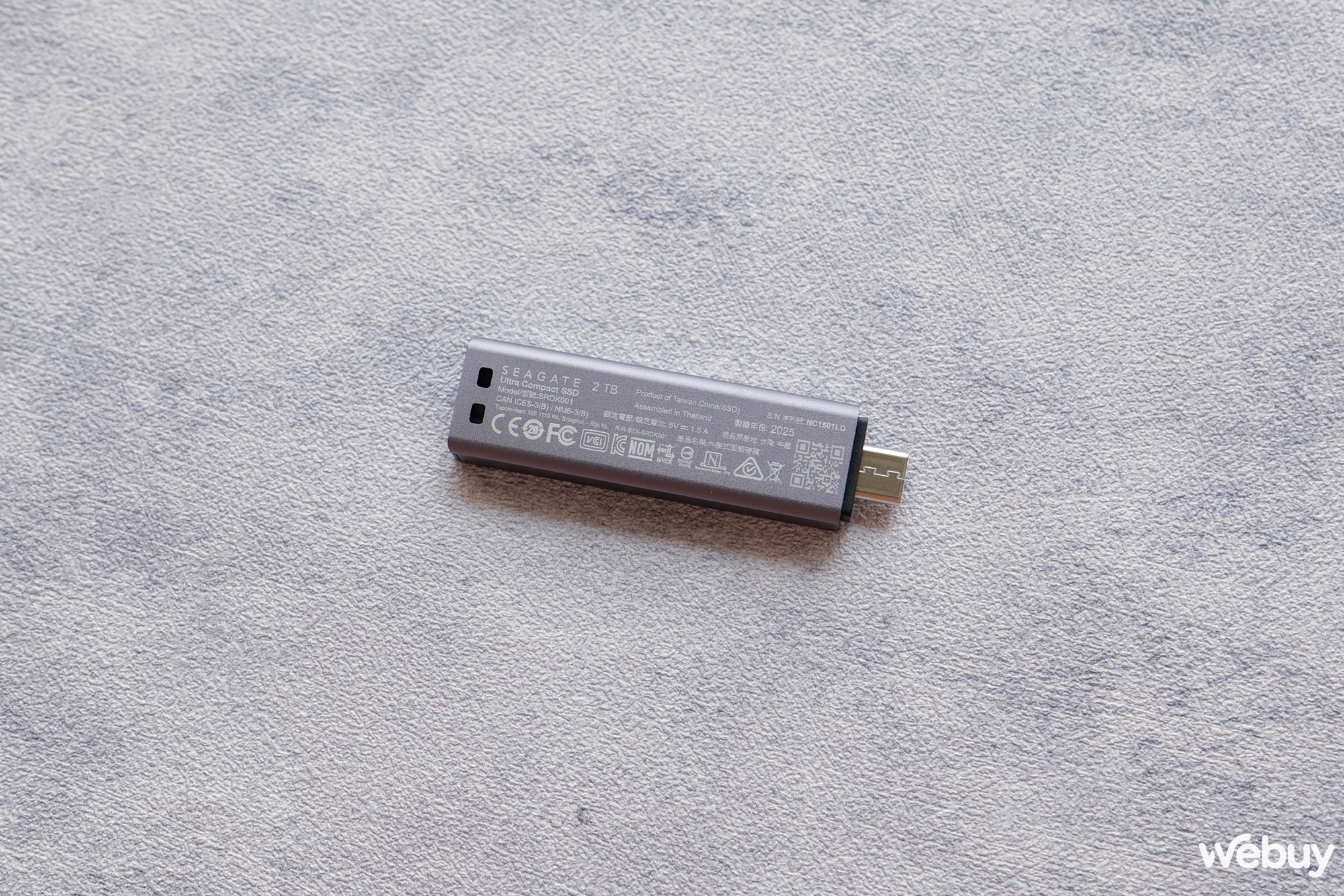 Chiếc SSD này có hình dáng như USB cổ điển nhưng dung lượng lên đến 2TB- Ảnh 6.