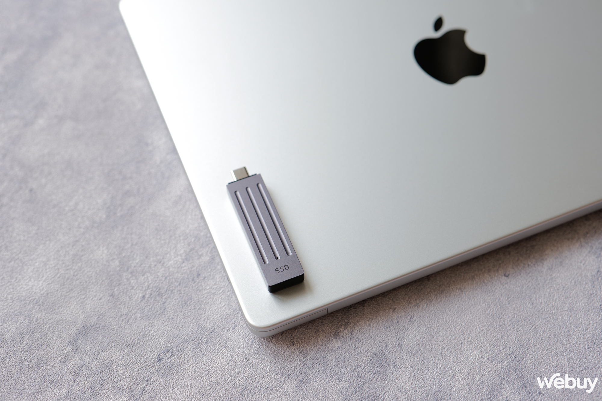 Chiếc SSD này có hình dáng như USB cổ điển nhưng dung lượng lên đến 2TB- Ảnh 19.
