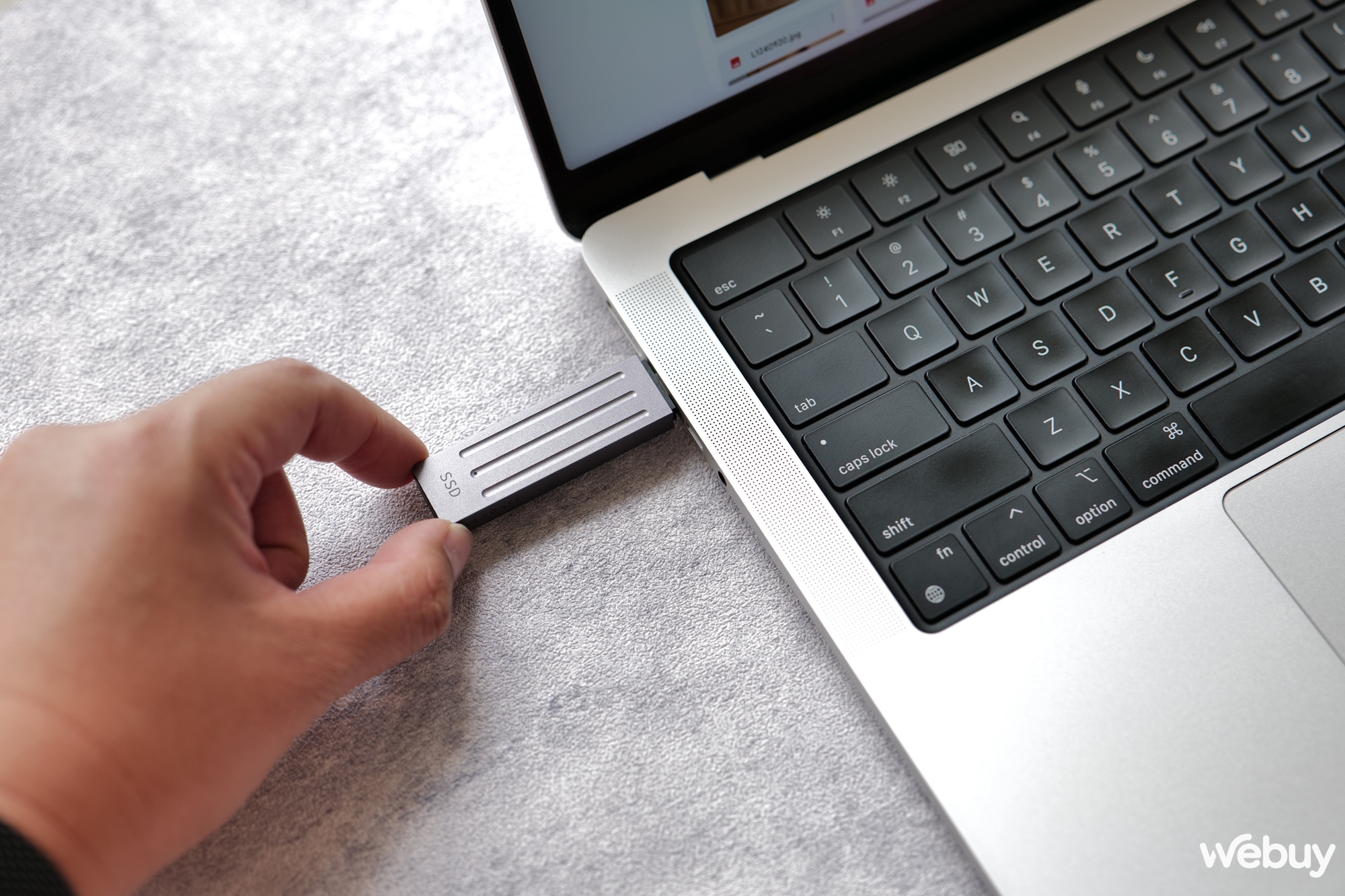Chiếc SSD này có hình dáng như USB cổ điển nhưng dung lượng lên đến 2TB- Ảnh 17.