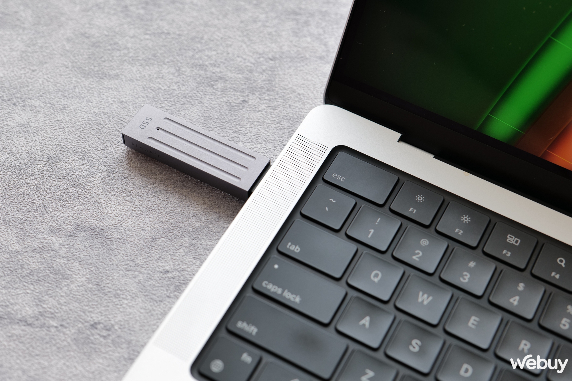 Chiếc SSD này có hình dáng như USB cổ điển nhưng dung lượng lên đến 2TB- Ảnh 20.