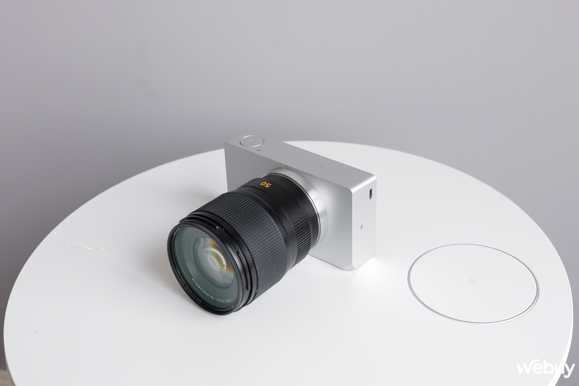 Sigma BF có một lợi thế giúp việc trải nghiệm ống kính hệ Leica dễ dàng hơn- Ảnh 2.