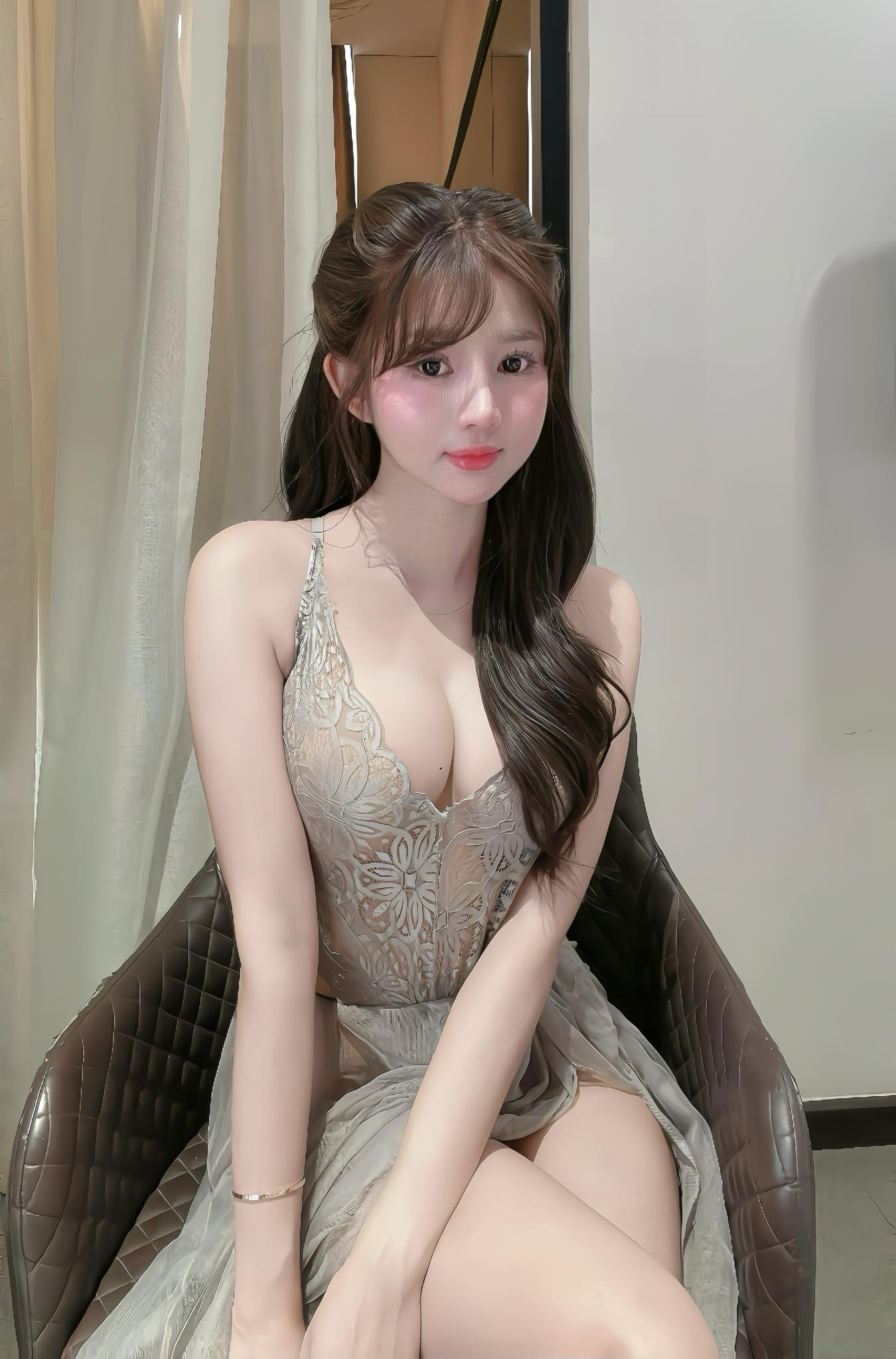 "Đứng hình" trước vóc dáng nóng bỏng, "cong" đến siêu thực của hot girl hoá thân gái Nhật- Ảnh 1.