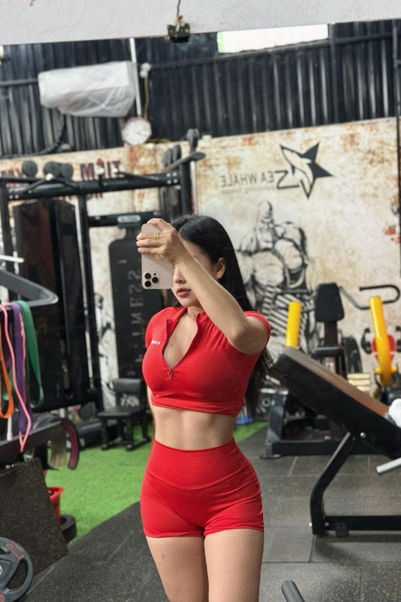 Hot girl PT lên tiếng về bộ trang phục "thiếu vải" gây tranh cãi- Ảnh 2.